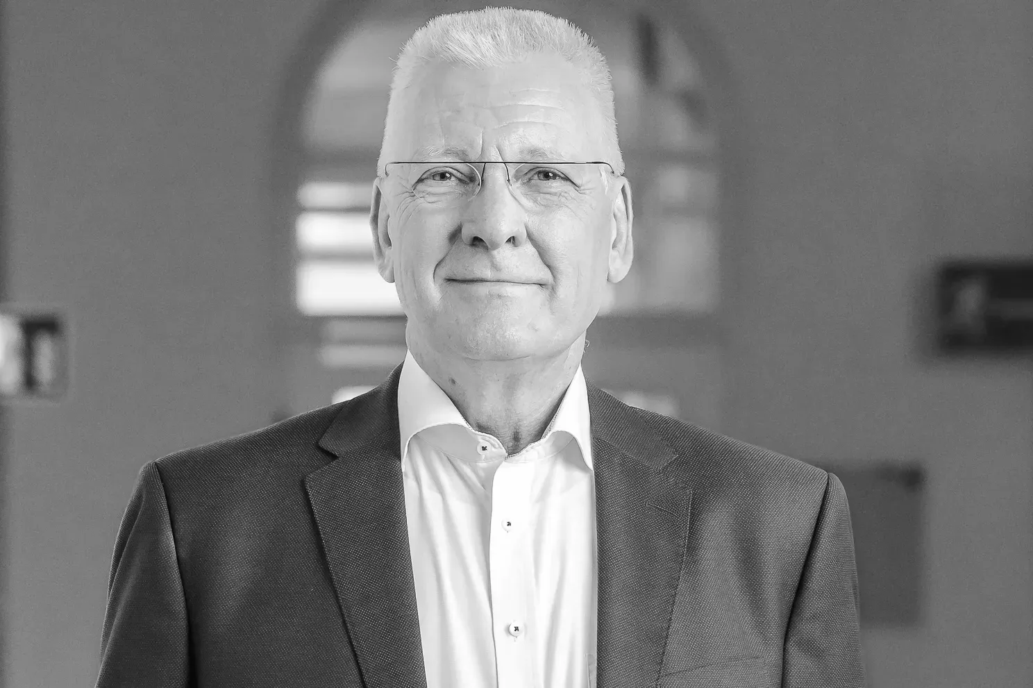 Prof H-J Hennes-sw